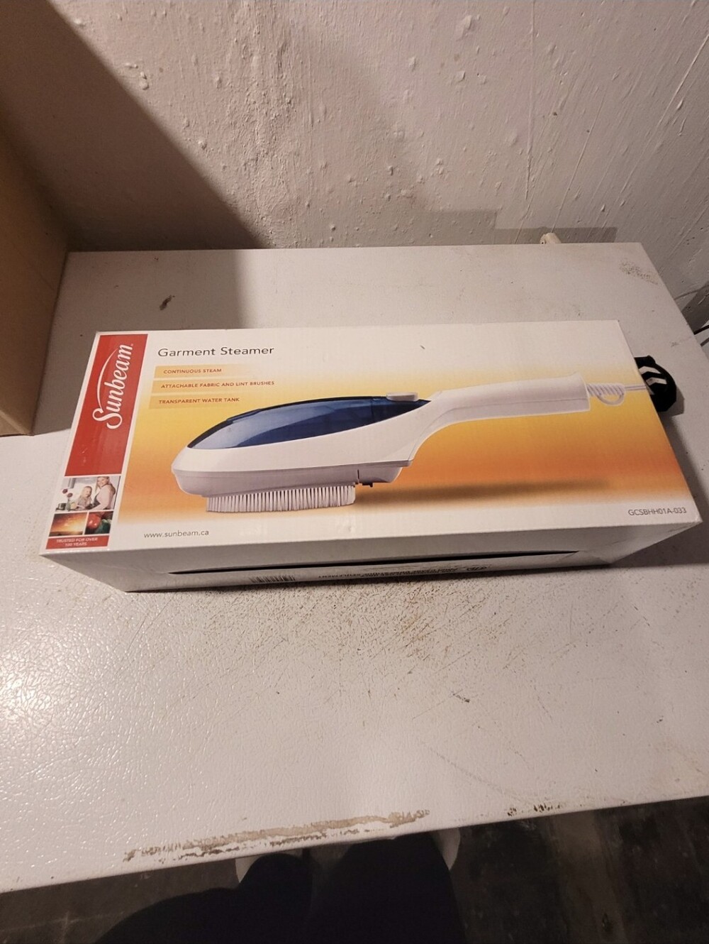 Sunbeam Garment Steamer - White with Blue Tank